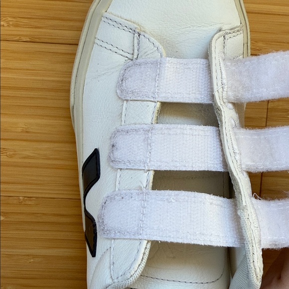 Veja ‘Recife’ Velcro sneakers in Very White and Black, size 6 - Picture 8 of 15